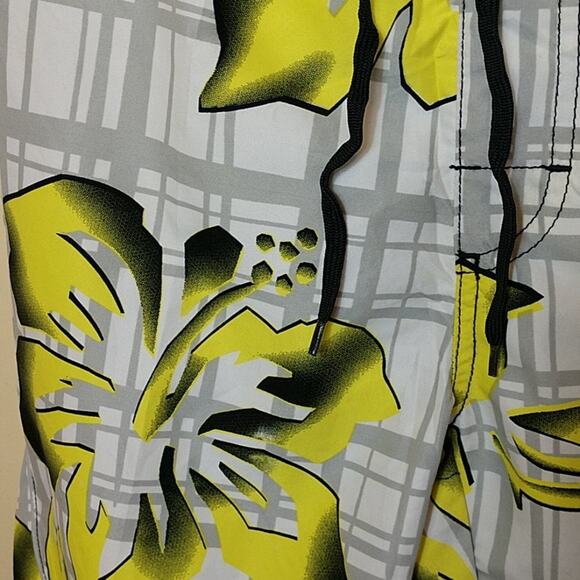 Mad Iguana Boys Swim Trunks size Medium - Picture 4 of 9